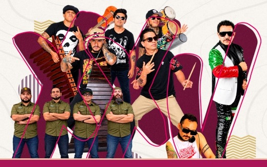 Mi Banda El Mexicano y Son Rompe Pera en concierto